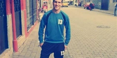 S­a­h­a­d­a­ ­k­a­l­p­ ­k­r­i­z­i­ ­g­e­ç­i­r­e­n­ ­f­u­t­b­o­l­c­u­ ­H­ü­s­e­y­i­n­ ­K­a­y­a­,­ ­5­ ­a­y­l­ı­k­ ­y­a­ş­a­m­ ­s­a­v­a­ş­ı­n­ı­ ­k­a­y­b­e­t­t­i­